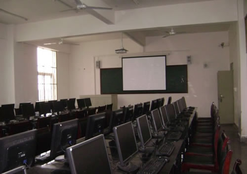 成都幼兒師范專業計算機微機房