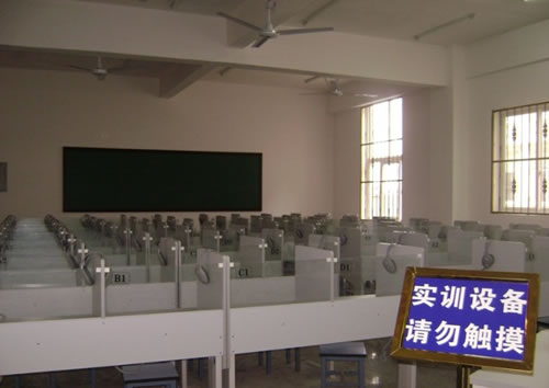 語(yǔ)音室設(shè)備