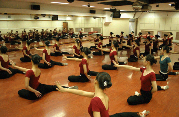 舞蹈房里最美的身影